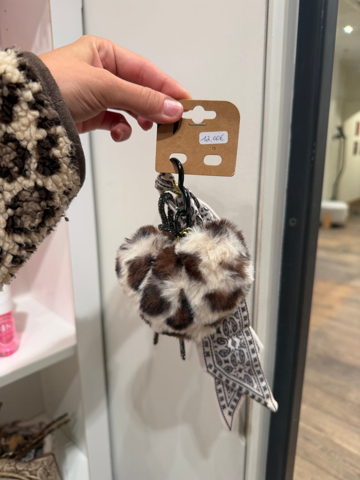 Grigri de sac pompom coeur léopard