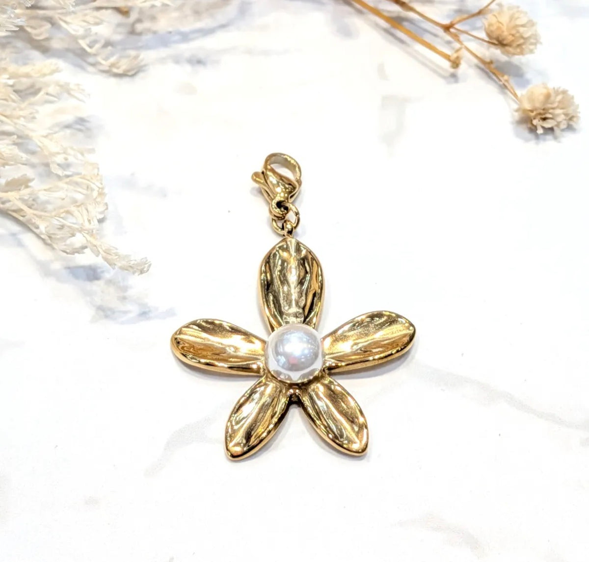 Charms Fleur doré avec perle au centre