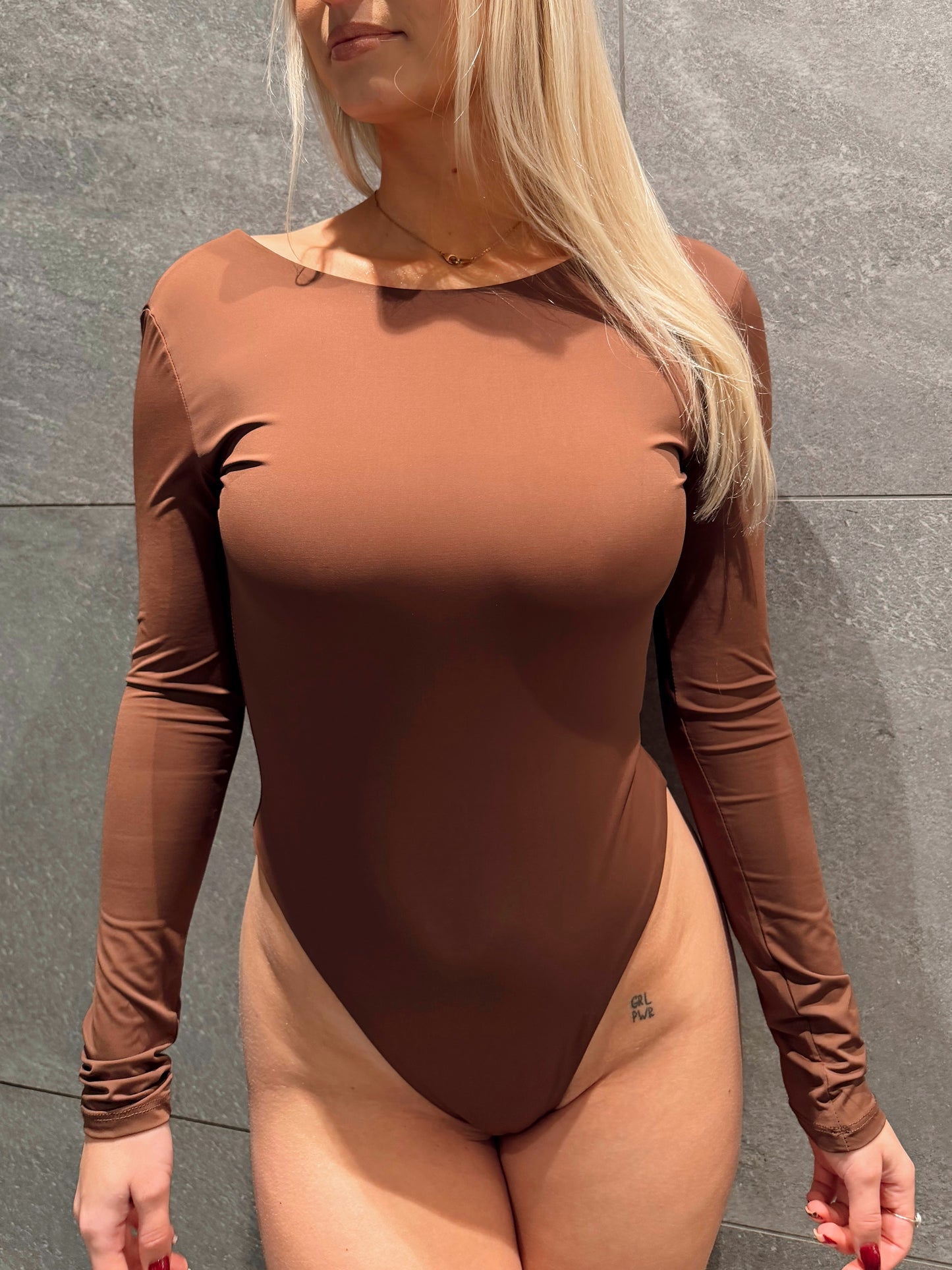 Body chocolat dos nu