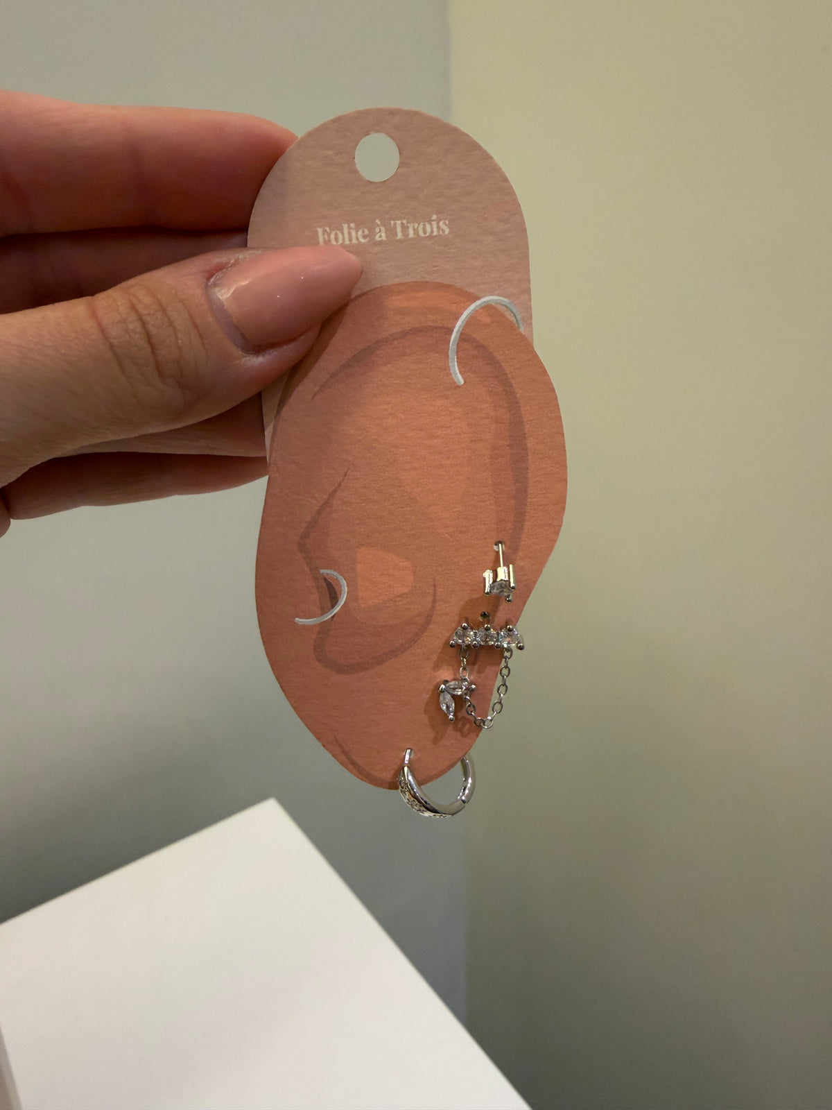 Compo oreille argenté (4):  anneau -fleur 2 tiges - fleur chaine - strass (4)